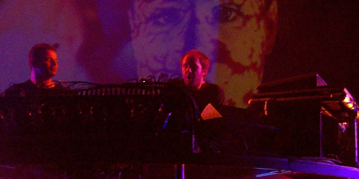 chemical_brothers_join_opener_lineup_with_ellie_goulding_and_5sos