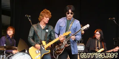 the raconteurs return for a five-song nashville encore